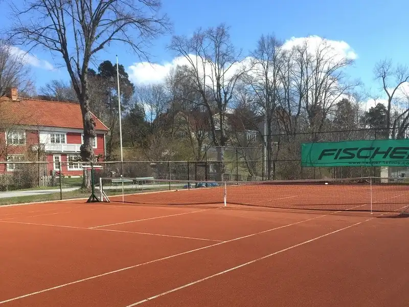 Juniorträning på Saltsjö-Duvnäs Tennisklubb