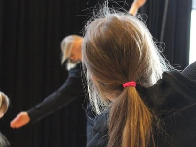 DANSLINJE på Viva Dans och Teater (10-18 år)
